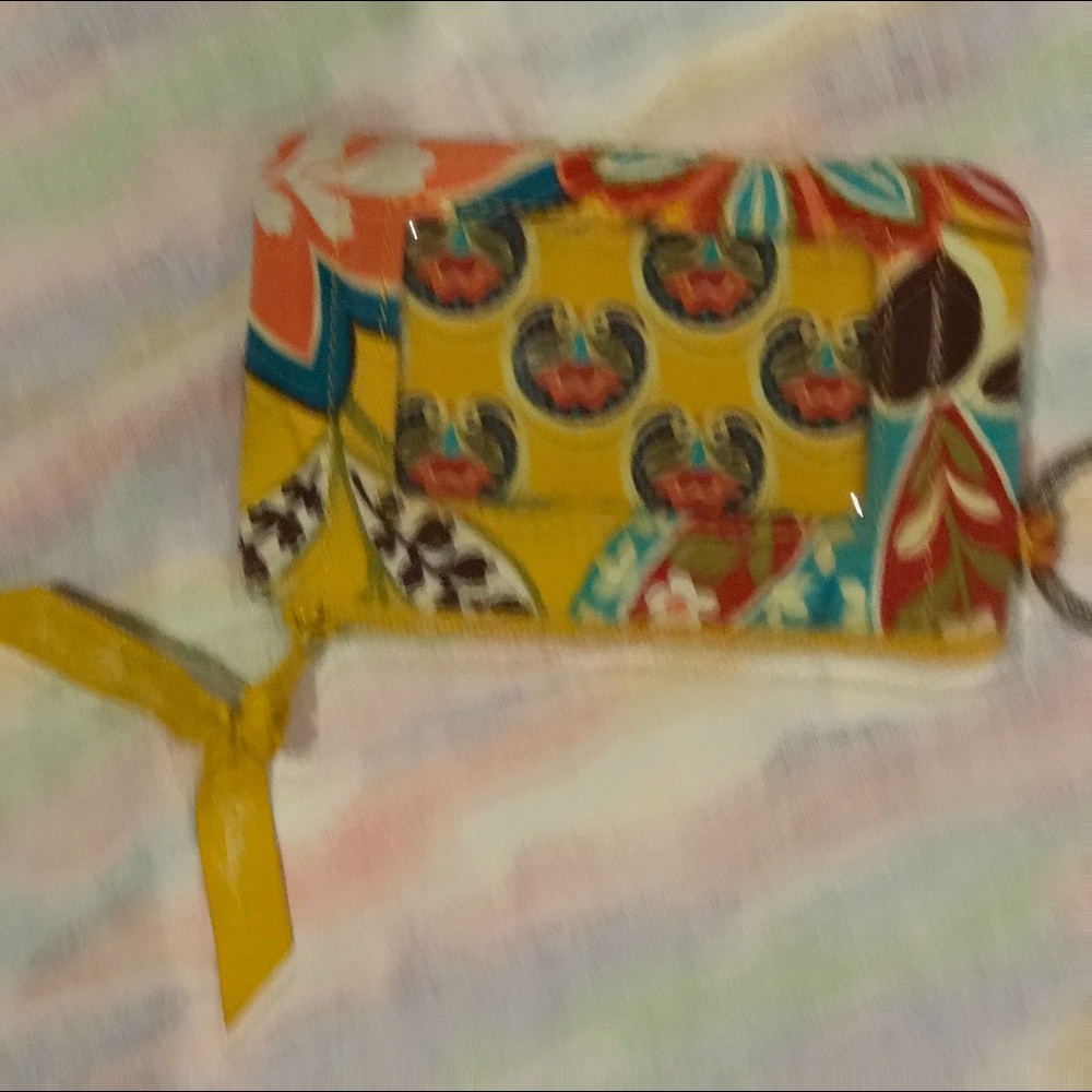 VERA BRADLEY COIN PURSE OR CAN USE ON A LANYARD. 1 ZIP POCKET & 1 ID POCKET. EUC